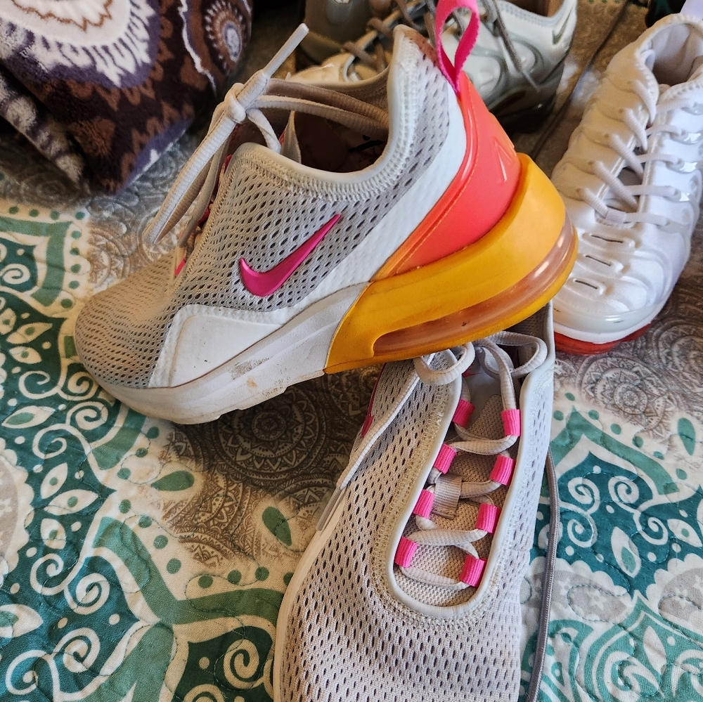 Nike sneakers womans size 7.5